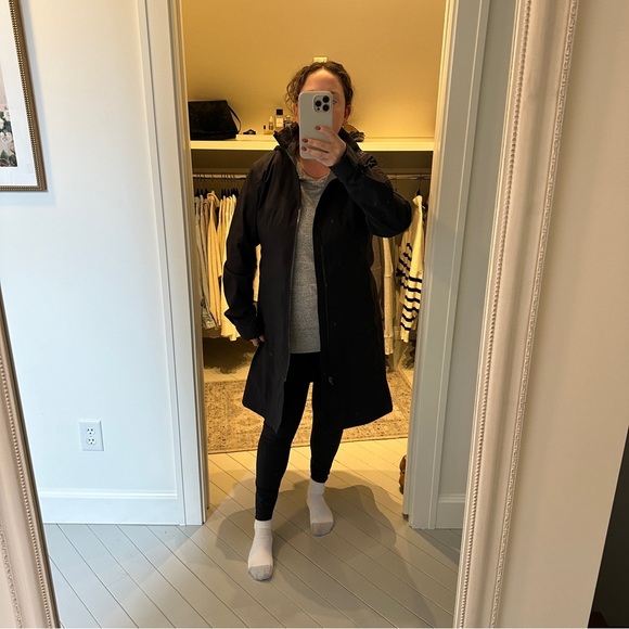 Arc’teryx Shell Rain Jacket - Picture 8 of 9